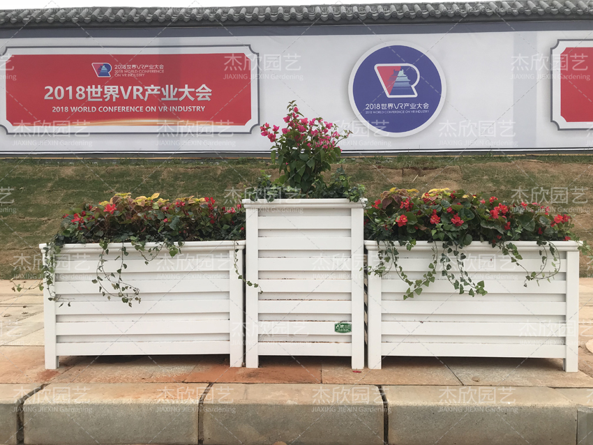 仿木花箱和木質(zhì)花箱有什么不同？