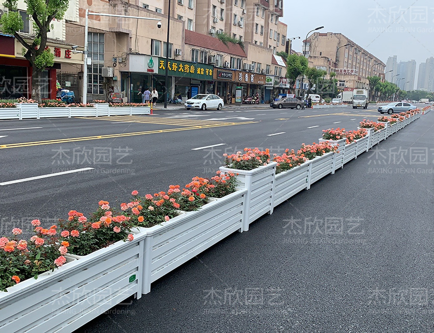 隔離花箱在城市道路中的優(yōu)勢(shì)？