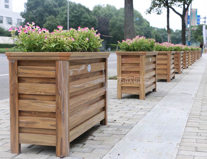 花箱批發(fā)比花箱定制更劃算嗎？