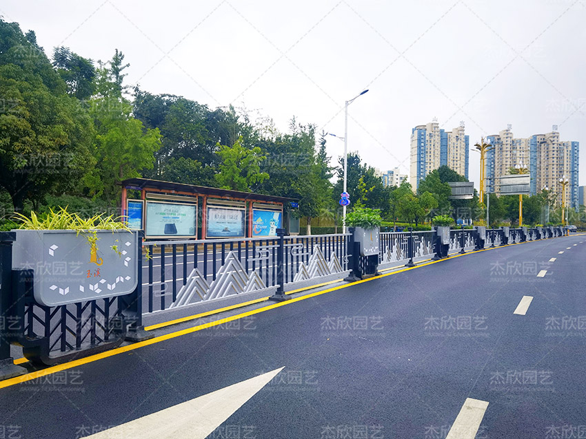 道路隔離花箱云南案例